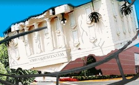 Đây đúng là ngôi nhà "chồng cây chuối".