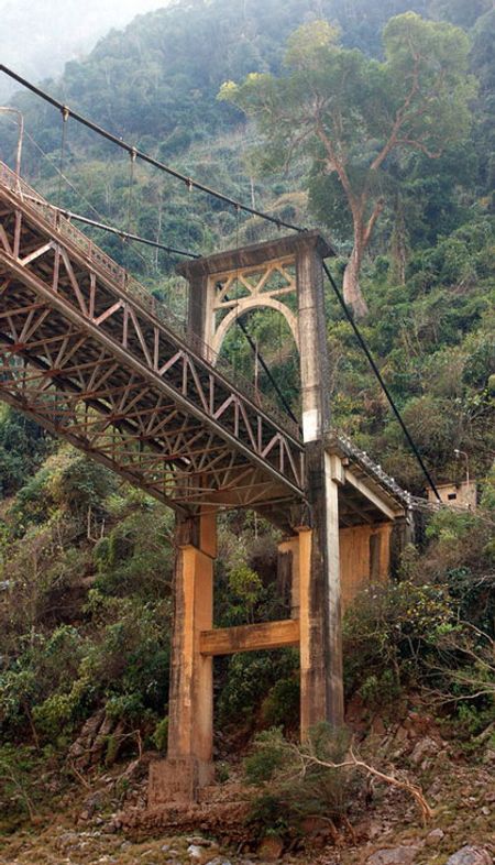 Còn đây là đầu cầu phía Điện Biên