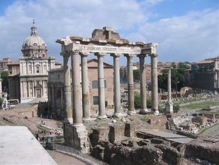 Khu Roman Forum - Ảnh: Airninja