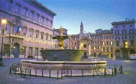 Piazza Farnese, một trong những quảng trường bề thế nhất Rome - Ảnh: Wordpress