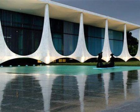 Tòa nhà có kiến trúc độc đáo và lạ mắt có tên gọi Palácio da Alvorada mới đây vừa được trùng tu và trở thành nhà của Tổng thống Brazil