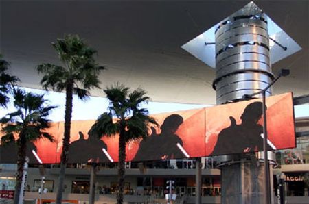 Khu trung tâm mua sắm Forum Shops lúc nào cũng tấp nập
