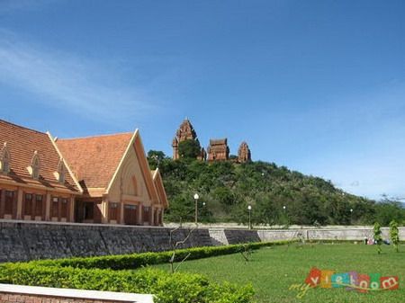 Vườn Tháp Cổ