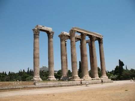 Những cây cột còn sót lại của đền thờ thần Zeus