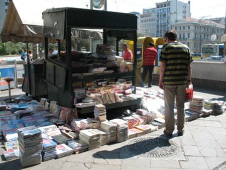 Một sạp báo Athens