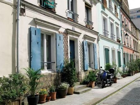 Con đường Crémieux sang trọng với những cửa sổ xanh đặc trưng miền Nam nước Pháp