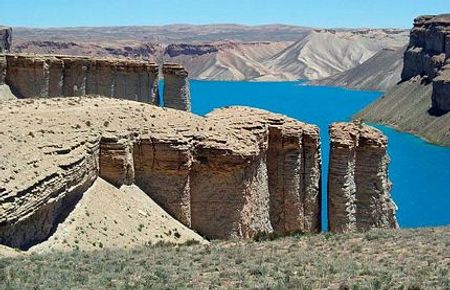 Band-e-Amir nằm cách thủ đô Kabul 12 giờ xe chạy.