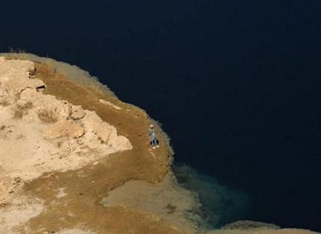 Tuy nhiên, lượng du khách đã giảm hẳn trong 20 năm chiến tranh liên miên và thời kỳ cai trị của Taliban.