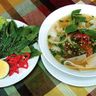 Du lịch nước ngoài, ăn phở... ngoại 