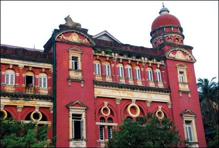Bưu điện thành phố được bảo tồn nguyên vẹn kiến trúc thời thuộc địa