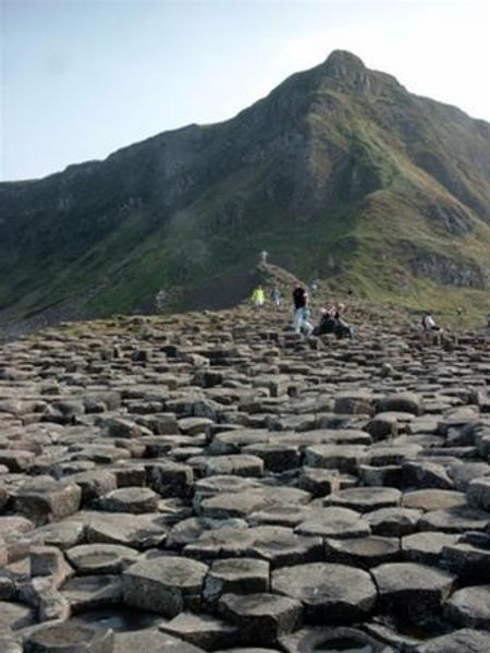 Người khổng lồ nào đã xếp những tảng đá tròn xuống Bắc Ireland?