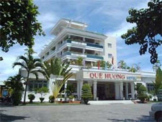 Khách sạn Quê Hương