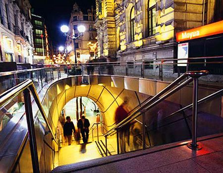 Nhà ga Bilbao đẹp nhất vào ban đêm