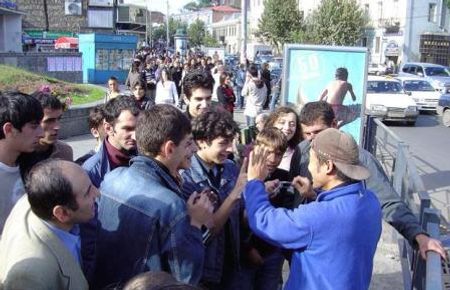 Biểu diễn ảo thuật hồi tháng 10/2006 ở Georgia.