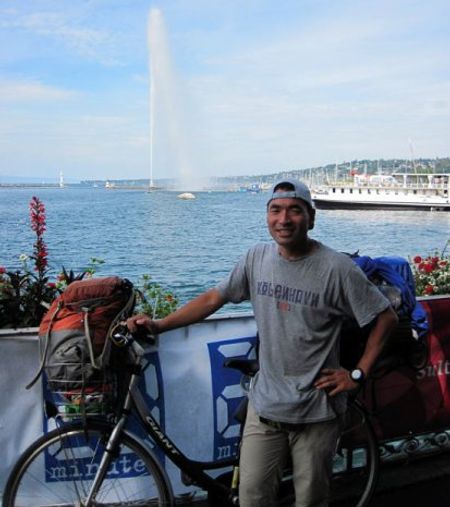 ... Sau đó ghé Geneva, Thụy Sĩ cũng trong tháng 7/2009.