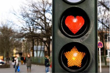 Hai trạng thái chờ đèn khác nhau - Đèn giao thông ở Berlin (Đức)