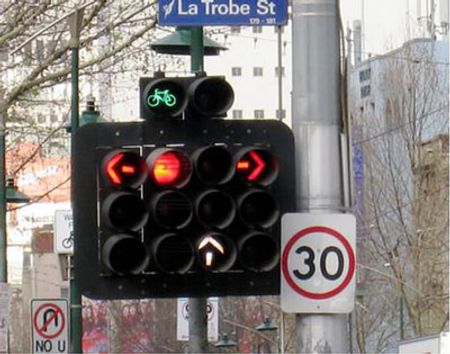 "Đến lượt xe đạp" - Đèn giao thông "14 chiếc đèn lồng" ở Trung tâm thương mại Melbourne (Australia)