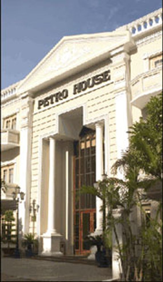Khách sạn Petro House