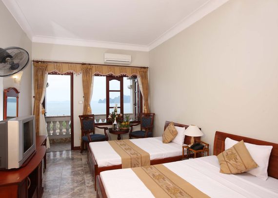 Khách sạn Hoà Bình Hạ Long