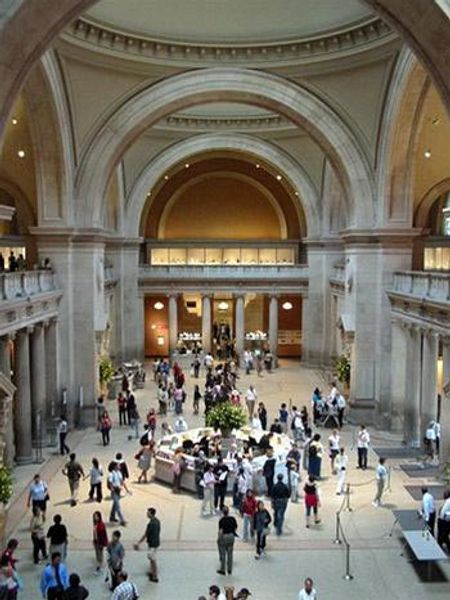 Metropolitan Museum of Art luôn tấp nập du khách
