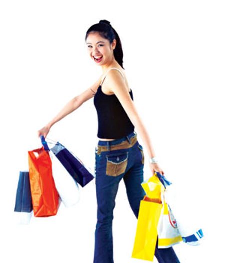 Không bị bó buộc thời gian và tiết kiệm chi phí, dịch vụ free and easy đang được giới trẻ thích du lịch, đặc biệt là các cô gái thích shopping ưa chuộng.