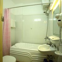 Phòng tắm - Khách sạn Hà Nội Mike's