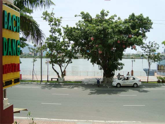 Khách sạn Bạch Đằng