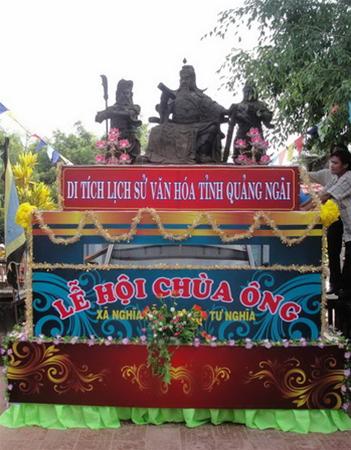 http://du-lich.chudu24.com/f/d/100827/quang-ngai-phuc-dung-le-hoi-chua-ong-2.jpg