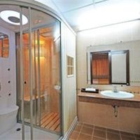 Phòng tắm - Khách Sạn Duy Tân ( Huế)