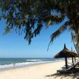 Bãi biển - Bamboo Village Resort