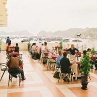 Nhà hàng - Khách sạn Holiday View