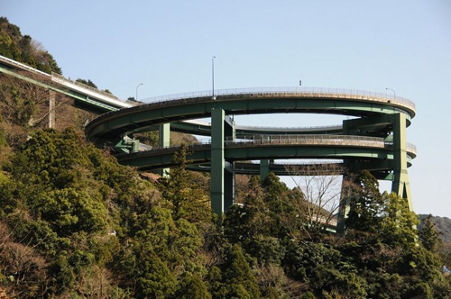 Kawazu-Nanadaru, cây cầu xoắn ốc ngoạn mục trên sườn núi 2