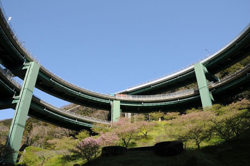 Kawazu-Nanadaru, cây cầu xoắn ốc ngoạn mục trên sườn núi 3