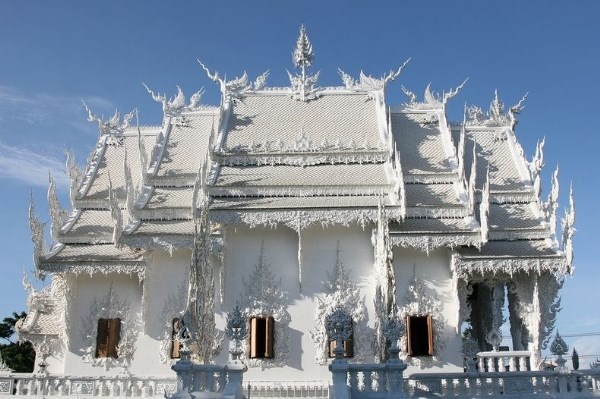 Chiêm ngưỡng ngôi đền trắng tuyệt đẹp của Thái Lan 4