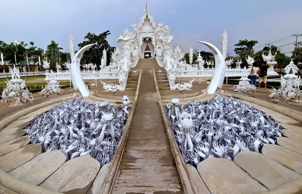 Chiêm ngưỡng ngôi đền trắng tuyệt đẹp của Thái Lan 7