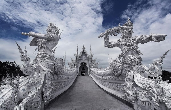 Chiêm ngưỡng ngôi đền trắng tuyệt đẹp của Thái Lan 11