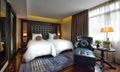 Khách sạn Paradise Suites Hạ Long - Phòng ngủ