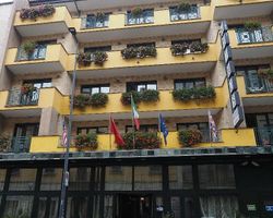 Khách Sạn Mythos Milan