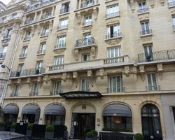 Khách sạn Montalembert Paris