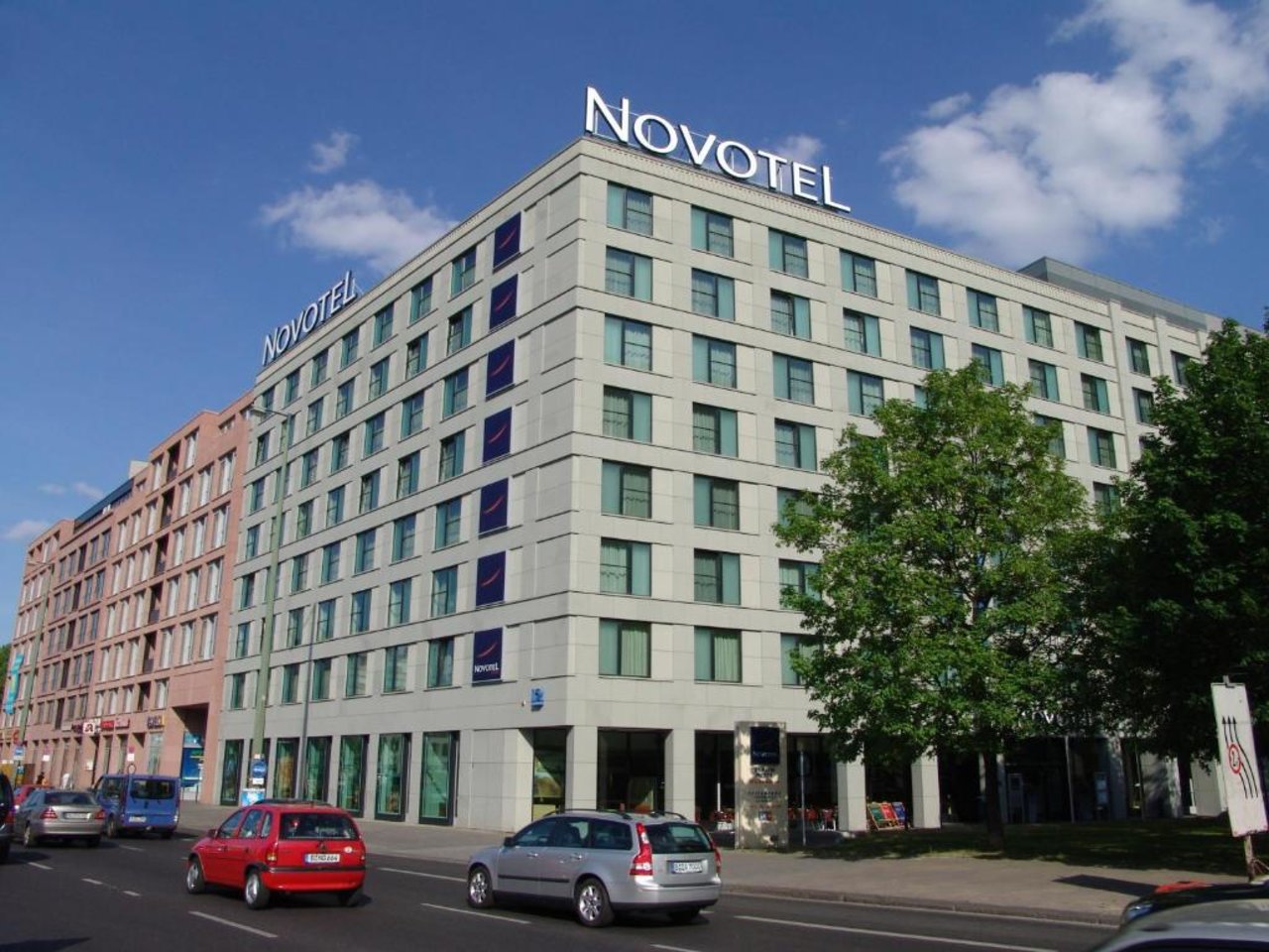Khách sạn Novotel Berlin Mitte