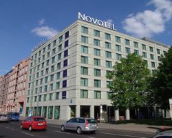 Khách sạn Novotel Berlin Mitte