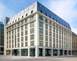Khách sạn Holiday Inn Express Berlin Alexanderplatz