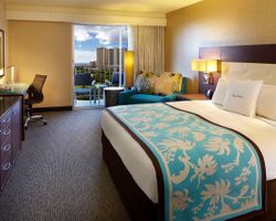 Khách sạn DoubleTree by Hilton Alana - Waikiki Beach Hawaii