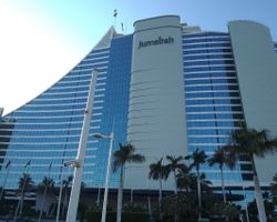 Khách sạn Jumeirah Beach Dubai