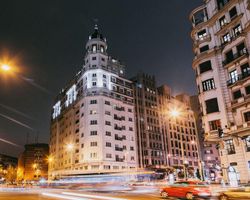 Khách sạn Dear Madrid