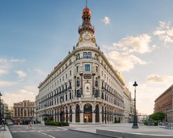 Khách sạn Four Seasons Madrid