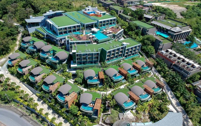 Crest Resort & Pool Villas