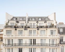 Khách sạn Maison Astor Paris, Curio Collection by Hilton