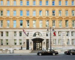 Khách sạn Corinthia London