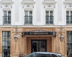 Khách sạn Chateaubriand - Champs Elysées Paris